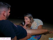 Caiu na net casal fodendo na praia a noite novinha sentando na pica
